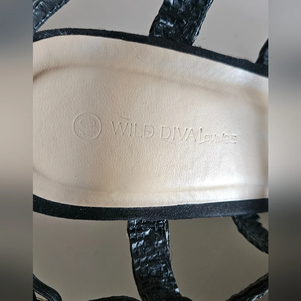 NWT Wild Diva Lounge Wedge Sandals